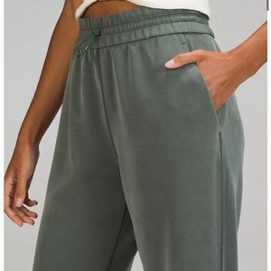 Size 8! Never worn, just don’t fit.